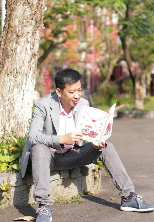 Nhà văn Hoàng Anh Tú chia sẻ 13 dấu hiệu "BỐ MẸ CÓ ĐỘC" sẽ làm hại con cái: Càng đọc càng thấm, cách duy nhất là phải "giải độc" tức thì! - Ảnh 2. Nhà văn Hoàng Anh Tú chia sẻ 13 dấu hiệu "BỐ MẸ CÓ ĐỘC" sẽ làm hại con cái: Càng đọc càng thấm, cách duy nhất là phải "giải độc" tức thì! - Ảnh 2.