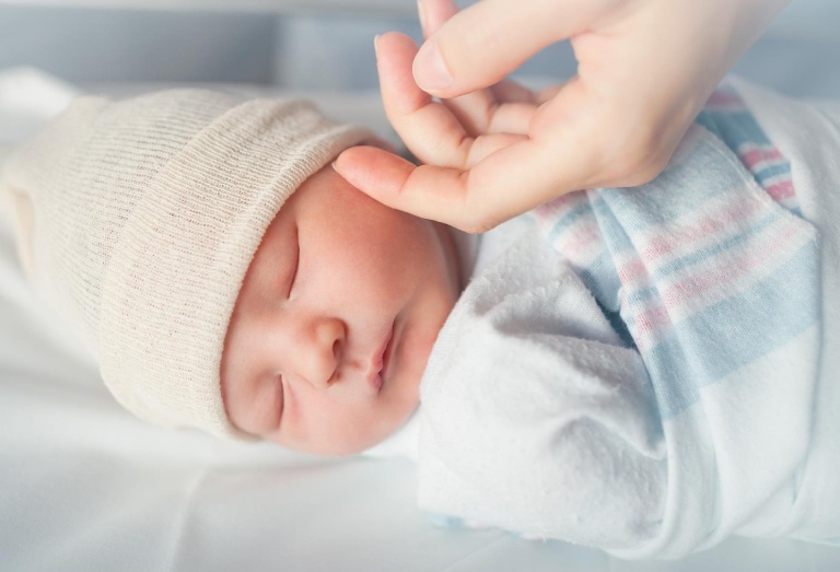 Step 1: Cách chăm sóc trẻ sơ sinh ngủ