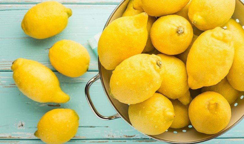 Mẹ nên sử dụng chanh tươi để pha chanh mật ong Mẹ nên sử dụng chanh tươi để pha chanh mật ong