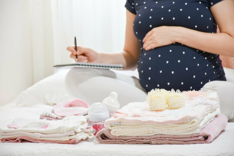 Ngoài các vật dụng đem theo cho mẹ và bé, mẹ cũng cần phải luôn mang bên mình những thứ sau
