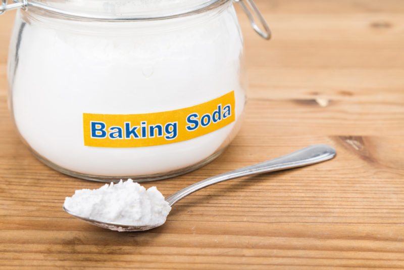 Baking soda có rất nhiều công dụng tẩy rửa nổi trội.
