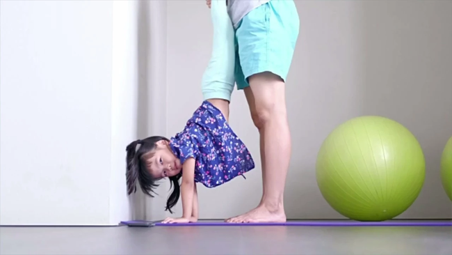 10 bài tập vừa tăng cường sức khỏe, vừa là trò chơi cho con nghỉ học ở nhà trong mùa dịch - Ảnh 2. 10 bài tập vừa tăng cường sức khỏe, vừa là trò chơi cho con nghỉ học ở nhà trong mùa dịch - Ảnh 2.