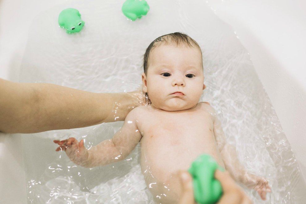 Step 3: Cách chăm sóc trẻ sơ sinh - tắm và vệ sinh rốn