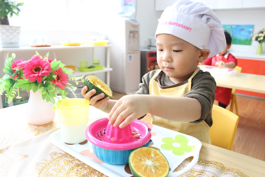 bé tự làm việc nhà