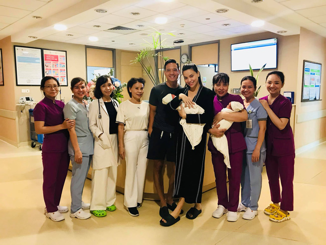 Vừa đẻ đôi xong đã về lại dáng xưa khiến ai nấy choáng váng, Hồ Ngọc Hà tiết lộ luôn bí quyết cho chị em đây này - Ảnh 2. Vừa đẻ đôi xong đã về lại dáng xưa khiến ai nấy choáng váng, Hồ Ngọc Hà tiết lộ luôn bí quyết cho chị em đây này - Ảnh 2.